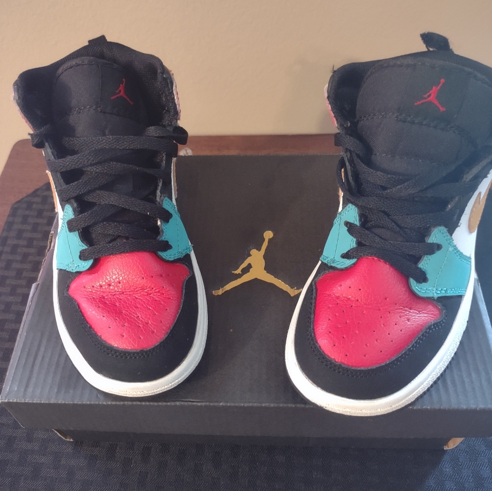 Jordan 1 mid preschool shoes